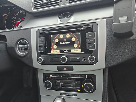 Volkswagen Passat CC 15 of 21