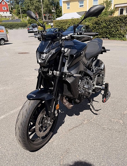 Yamaha MT-09 4 of 7