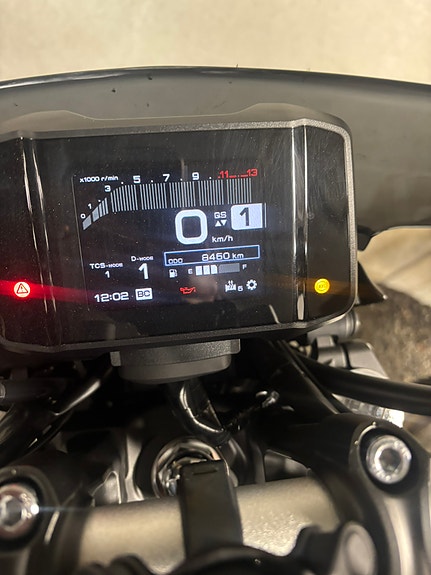 Yamaha MT-09 3 of 7