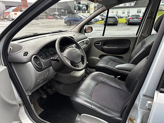 Renault Megane 9 of 16