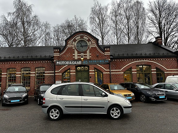 Renault Megane 2 of 16