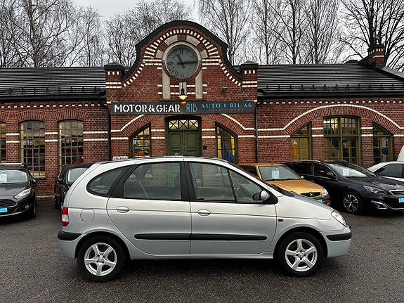 Renault Megane 16 of 16
