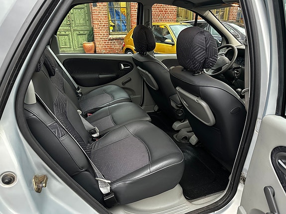 Renault Megane 11 of 16