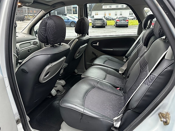 Renault Megane 10 of 16