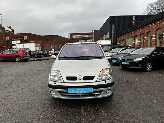 Renault Megane 8 of 16