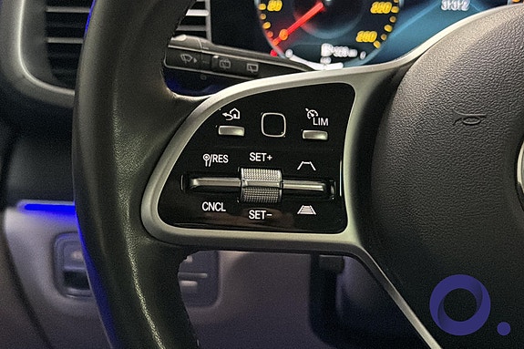 Mercedes-Benz GLS400 d 28 of 30