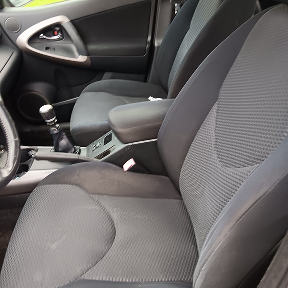 Toyota RAV4 6 of 9