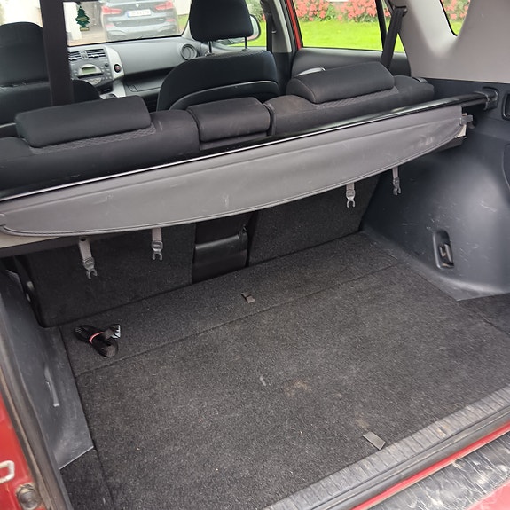Toyota RAV4 2 of 9