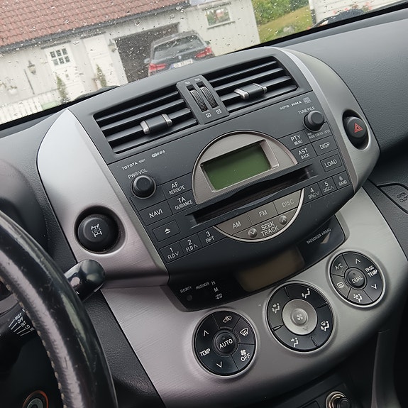 Toyota RAV4 5 of 9
