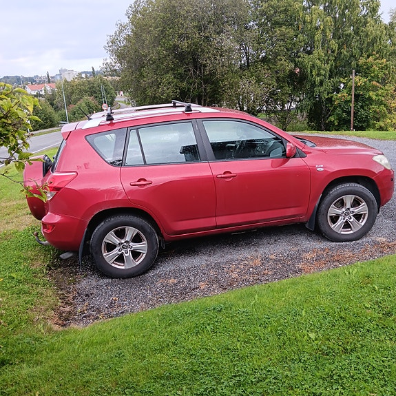 Toyota RAV4 8 of 9