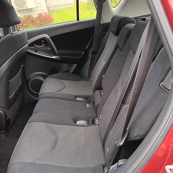 Toyota RAV4 3 of 9