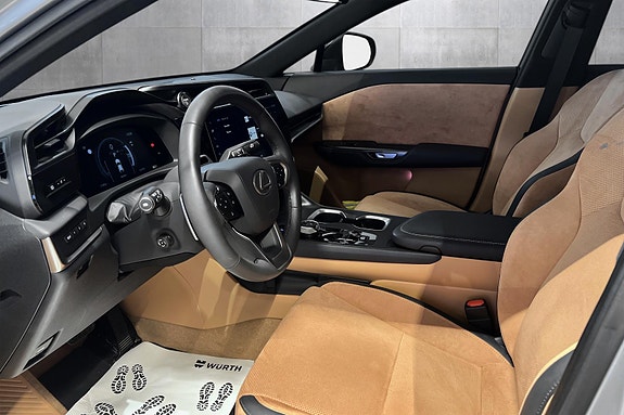 Lexus RZ450e 11 of 21