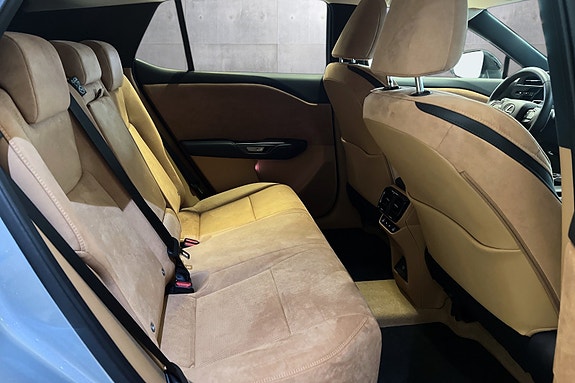 Lexus RZ450e 17 of 21