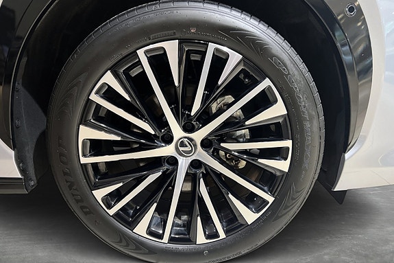 Lexus RZ450e 20 of 21