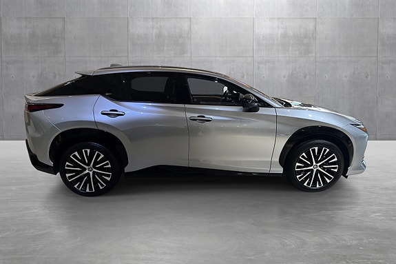 Lexus RZ450e 6 of 21