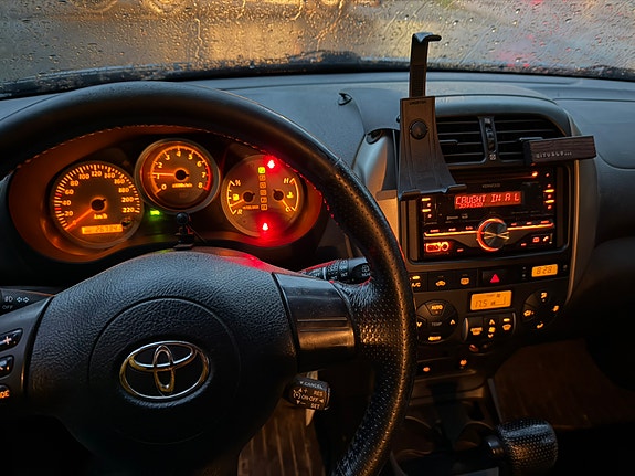 Toyota RAV4 6 of 10