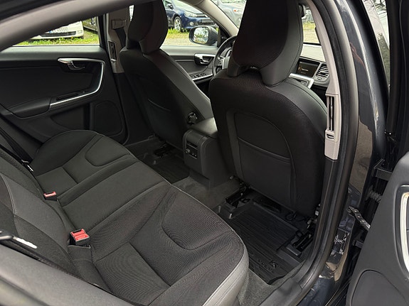 Volvo S60 26 of 30