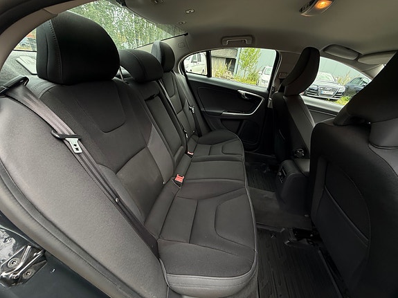 Volvo S60 27 of 30