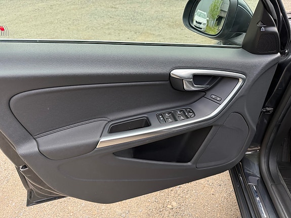 Volvo S60 17 of 30