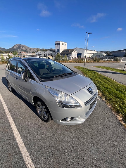 Peugeot 5008 2 of 9