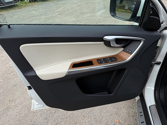 Volvo XC60 20 of 30