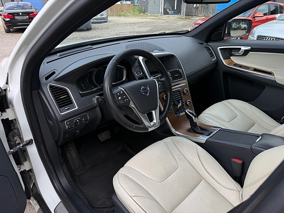 Volvo XC60 23 of 30