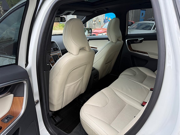 Volvo XC60 27 of 30