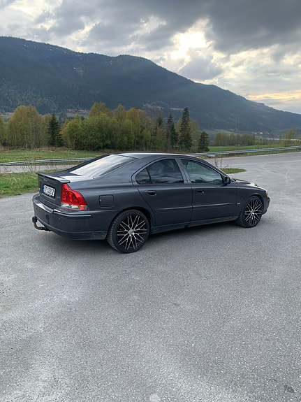 Volvo S60 2 of 9
