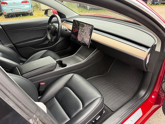 Tesla Model 3 25 of 27