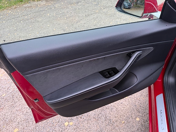 Tesla Model 3 15 of 27