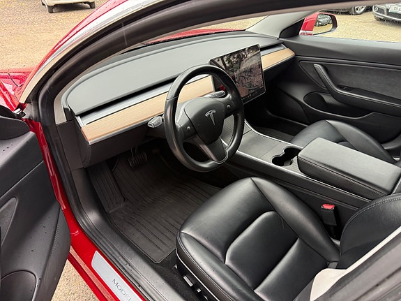 Tesla Model 3 17 of 27