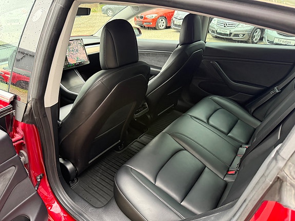 Tesla Model 3 19 of 27