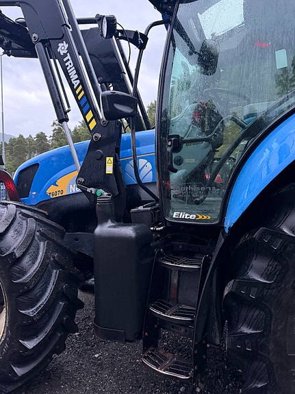 New Holland T6070 21 of 30