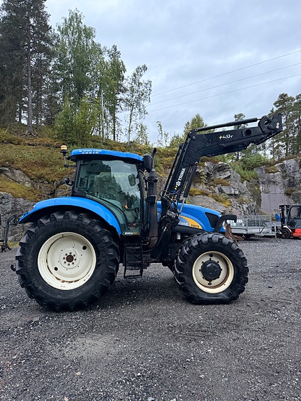New Holland T6070 7 of 30