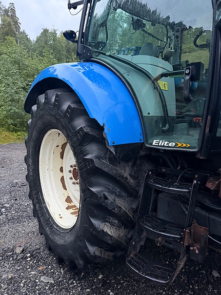 New Holland T6070 16 of 30