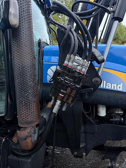 New Holland T6070 15 of 30