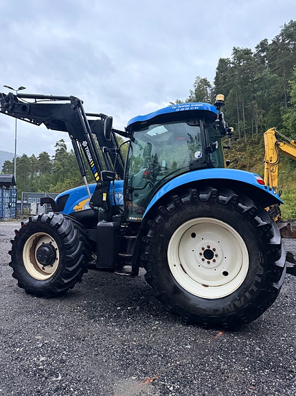 New Holland T6070 12 of 30