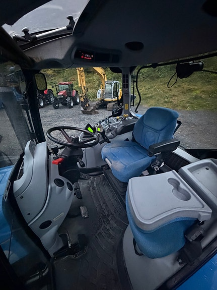 New Holland T6070 29 of 30