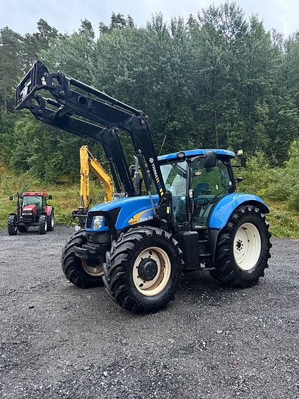 New Holland T6070 2 of 30
