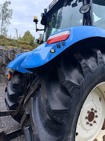 New Holland T6070 17 of 30