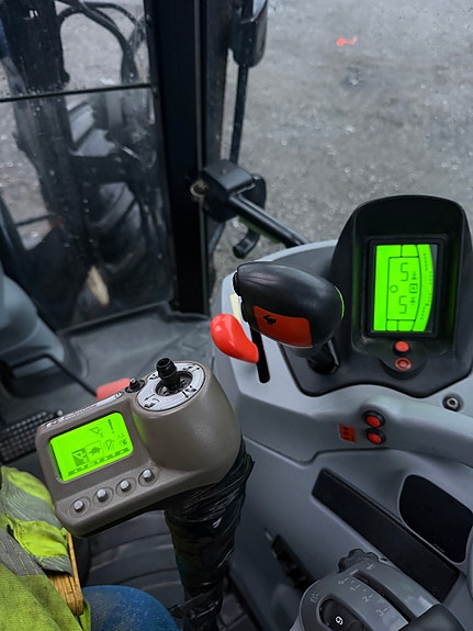 New Holland T6070 30 of 30