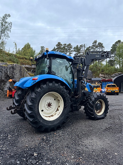 New Holland T6070 8 of 30