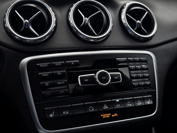 Mercedes-Benz GLA220 25 of 30