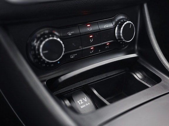 Mercedes-Benz GLA220 28 of 30