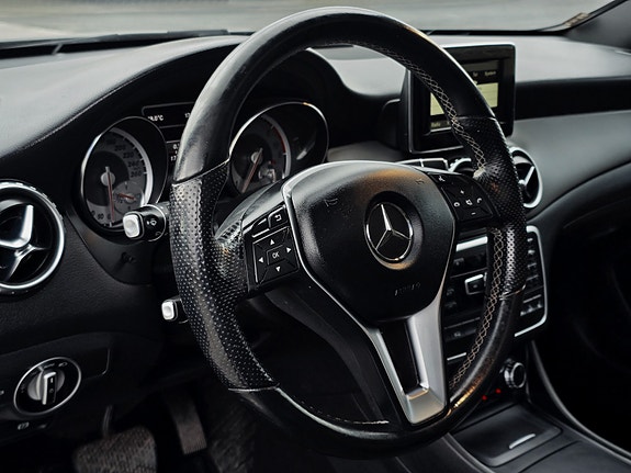 Mercedes-Benz GLA220 13 of 30