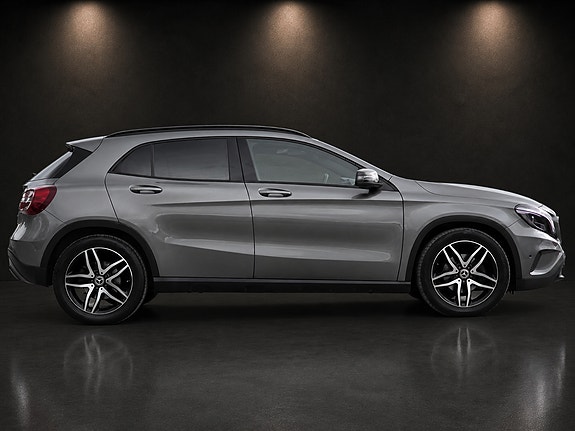 Mercedes-Benz GLA220 8 of 30