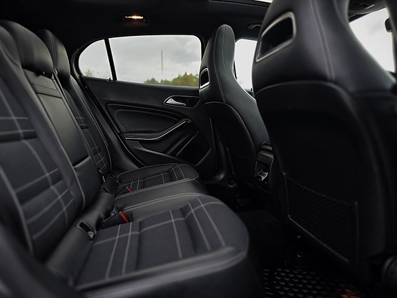 Mercedes-Benz GLA220 17 of 30