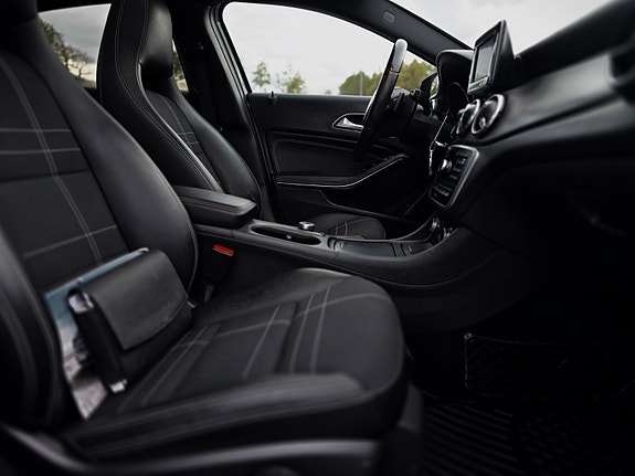 Mercedes-Benz GLA220 16 of 30