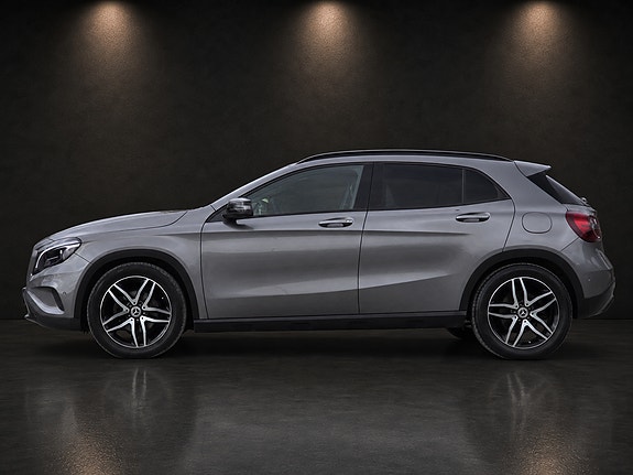 Mercedes-Benz GLA220 4 of 30