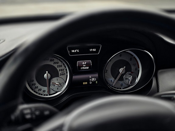 Mercedes-Benz GLA220 26 of 30
